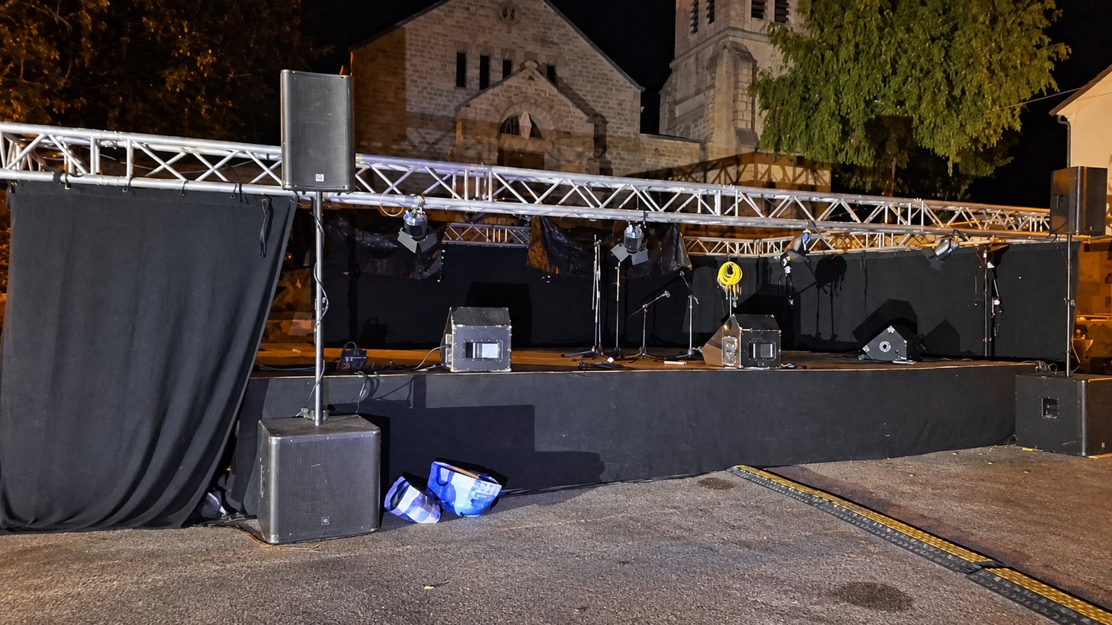 Fête du village de Vassieux-en-Vercors surveillée la nuit
