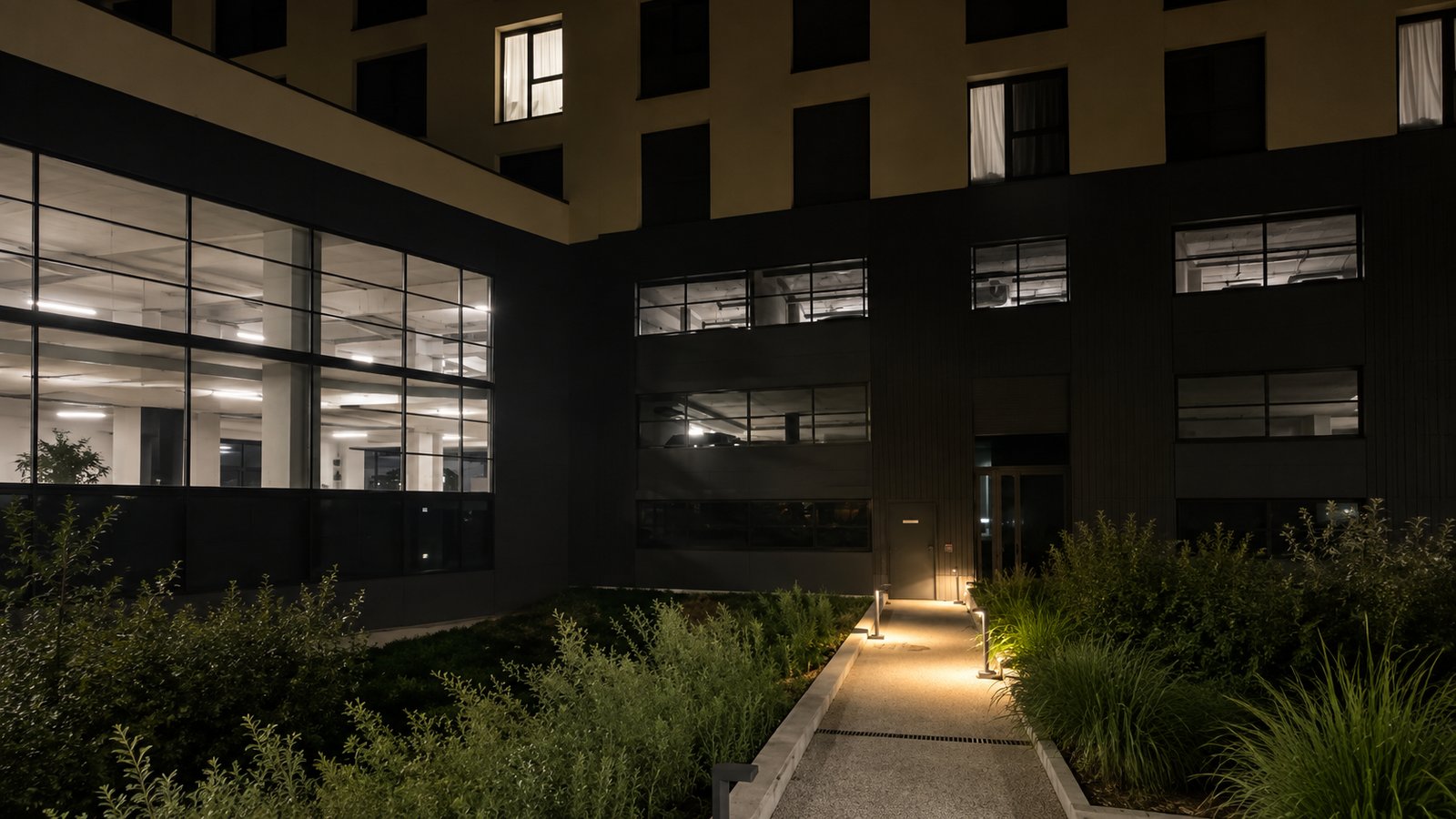 Copropriété à Saint-Martin-d’Hères, de nuit